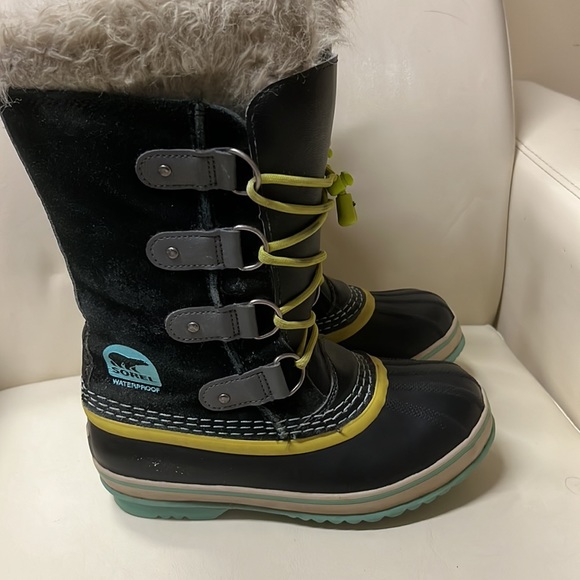 Sorel boots - Picture 2 of 8
